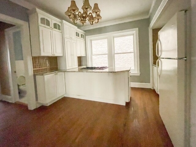 Building Photo - 536 W Brompton Ave