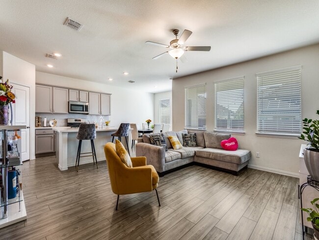 Foto del edificio - 302 Pepperbark Ave