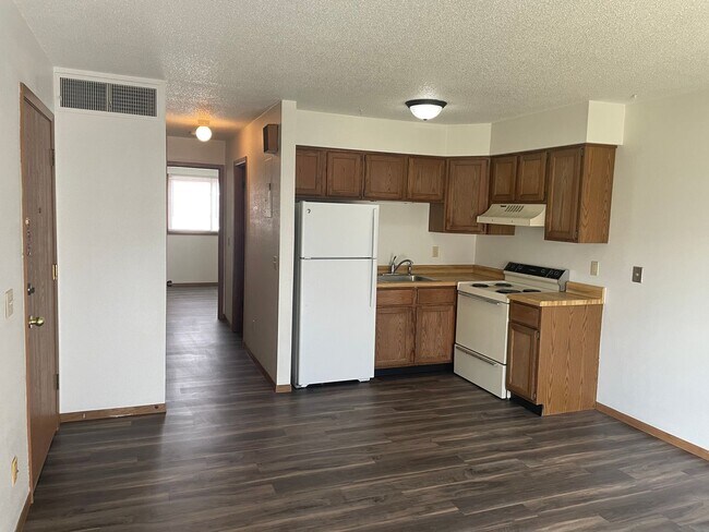 Building Photo - 1 Bedroom Apartment - Close to Schools, Shopping, and Parks