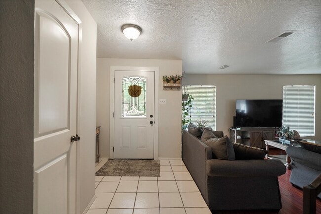 Building Photo - 33 Coralberry Rd