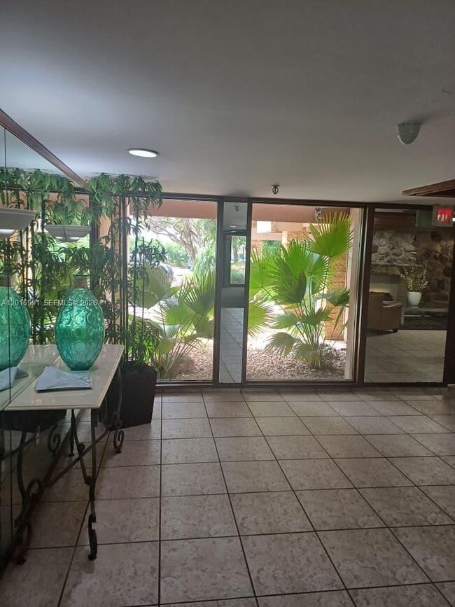 Foto del edificio - 665 NE 195th St