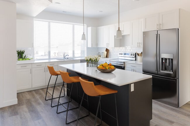 Building Photo - Erin Hills Estates