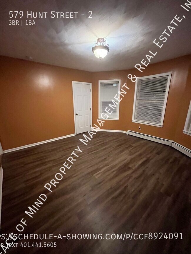 Foto del edificio - 3 Bed - 1 Bath on 2nd Floor for $1,650 per...