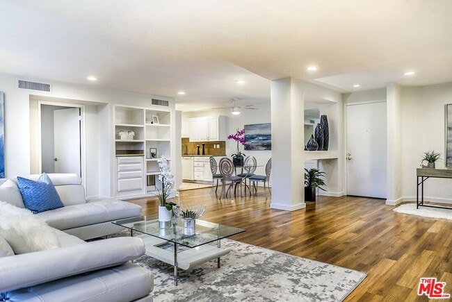 Foto del edificio - 723 Palisades Beach Rd