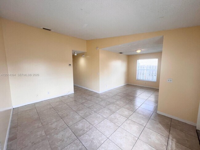 Foto del edificio - 3737 Mil-Lake Cir