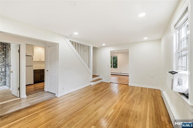 Building Photo - 7 Burnham Pl