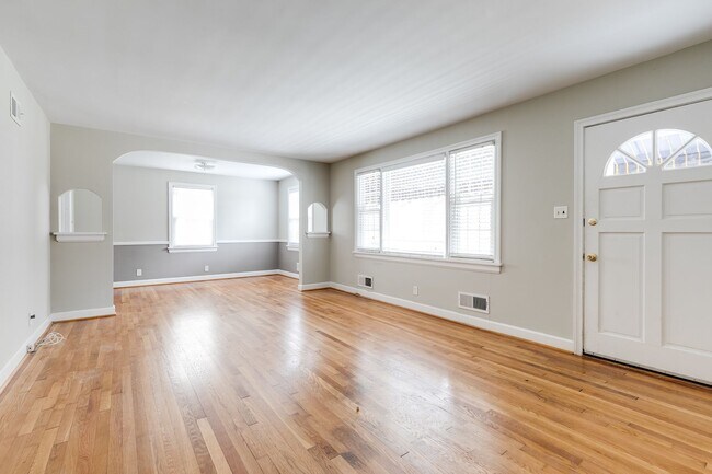 Foto del edificio - Beautiful 3 Bedroom, 1 Bathroom Cape In We...