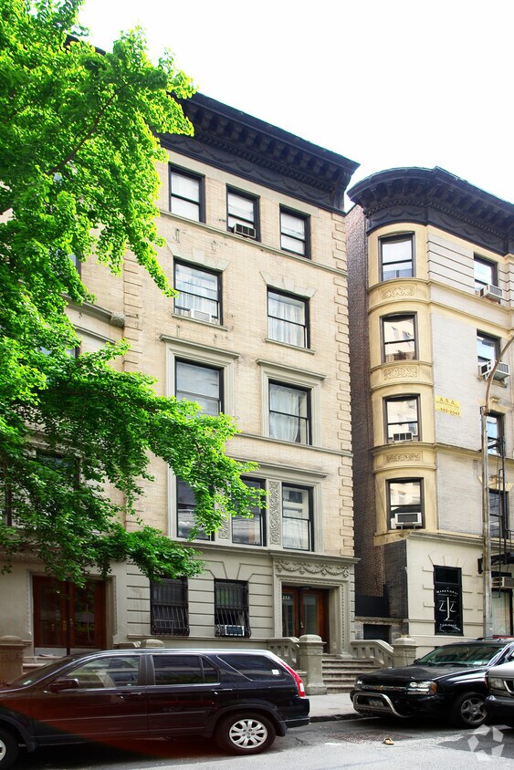 Building Photo - 253 W 93rd St