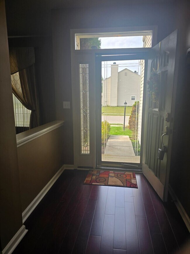 Foto del edificio - 4 Bedroom Single Family Home in Westfield