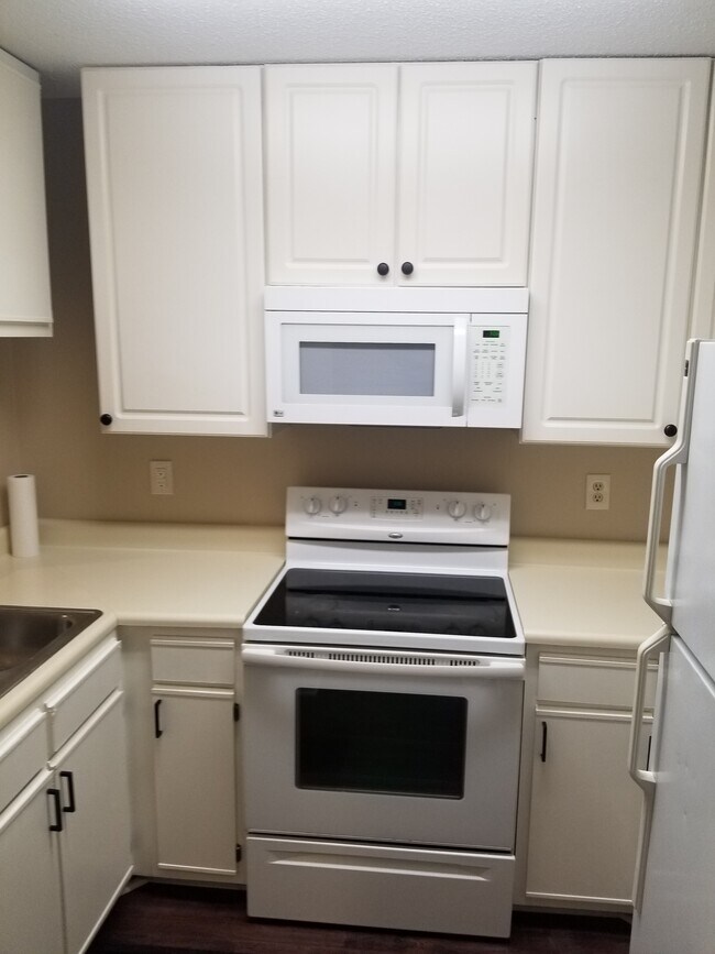 Kitchen - 611 Martin Luther King Jr Blvd