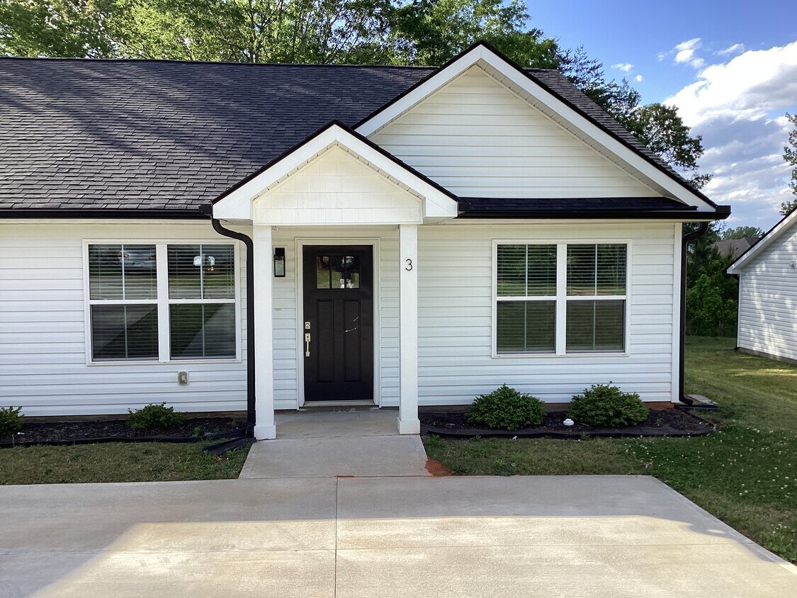 3 Lincoln School Cir Unit 3, Taylors, SC 29687 Apartments in Taylors