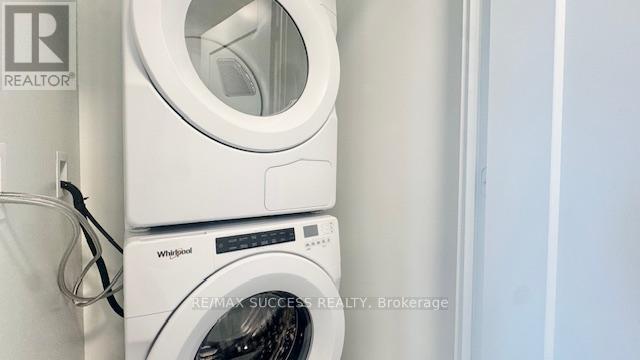 Photo du bâtiment - 60 Central Park Roadway