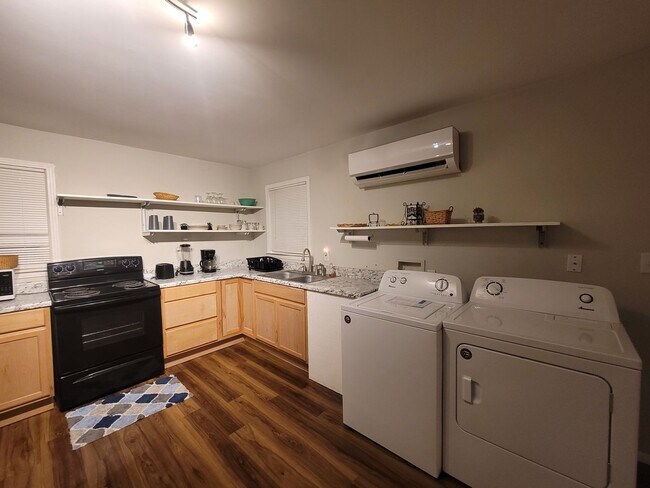Foto del edificio - 721 High St Duplex