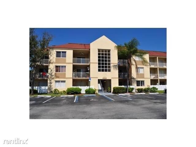 Foto del edificio - 18830 NW 57th Ave
