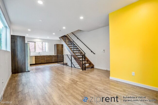 Building Photo - 3 br, 2 bath Townhome - 9607 Roosevelt Way...
