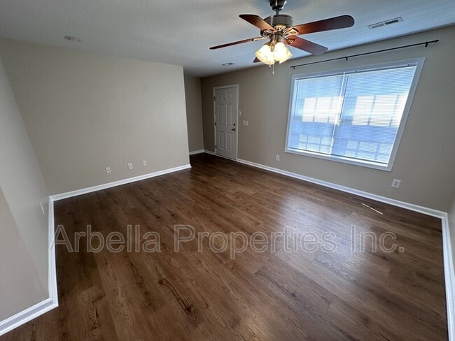 Building Photo - 2121 S Greenwood Dr
