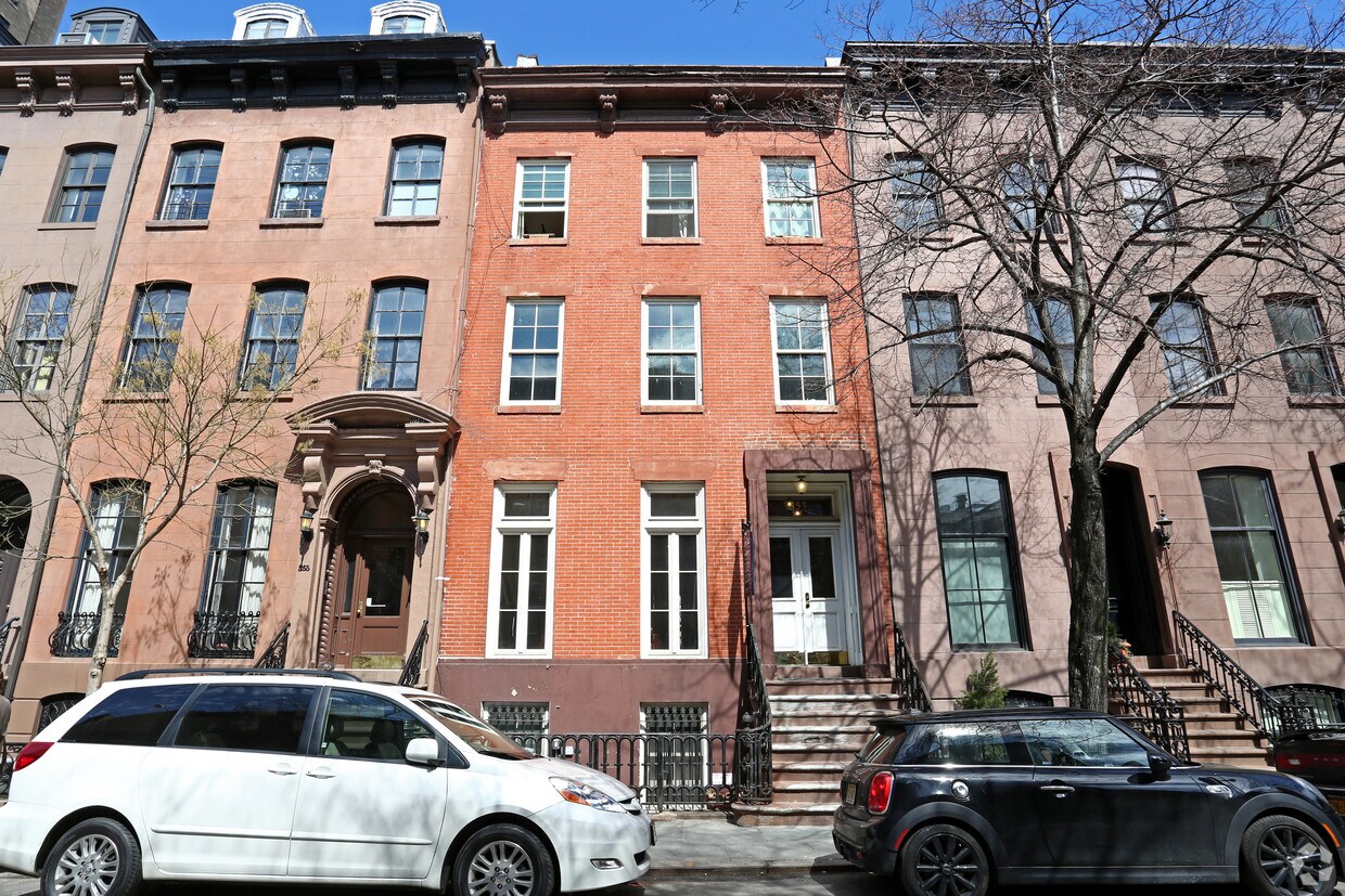 Building Photo - 353 W 19th St