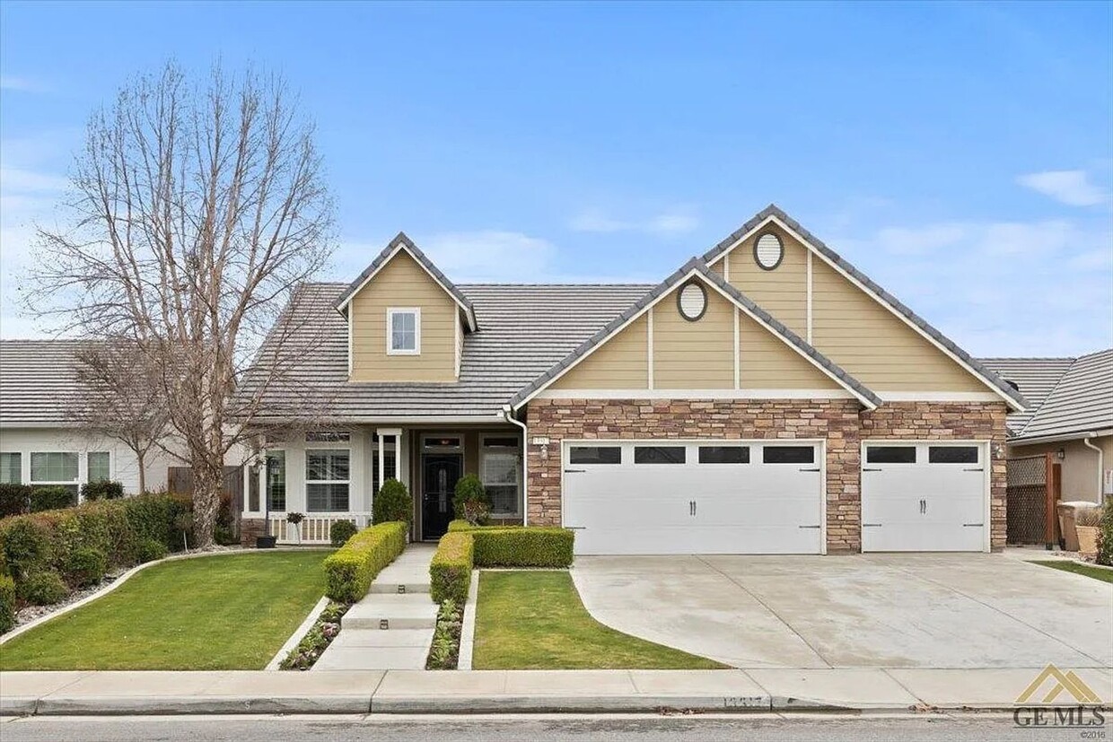 Primary Photo - NW Home with 3 Car Garage