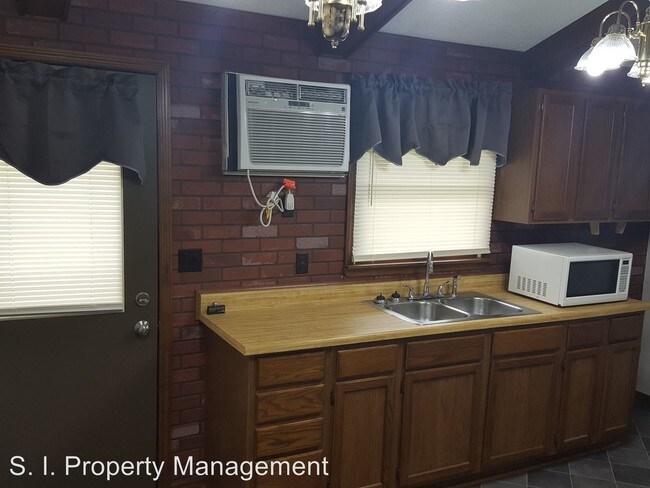 Foto del edificio - 1084 Cedar Creek Rd