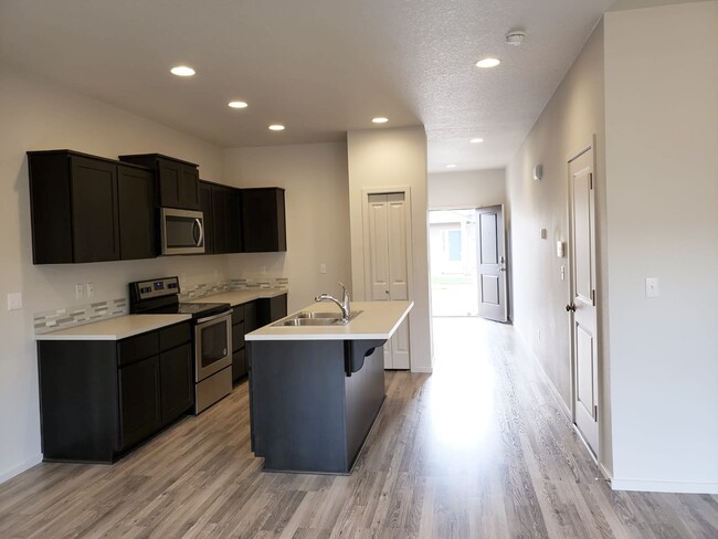 Foto del edificio - 4995 Armstrong Ave NE