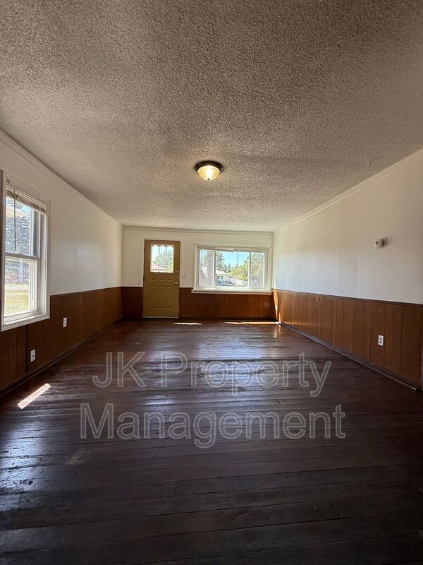 Building Photo - 1409 6th Ave NW