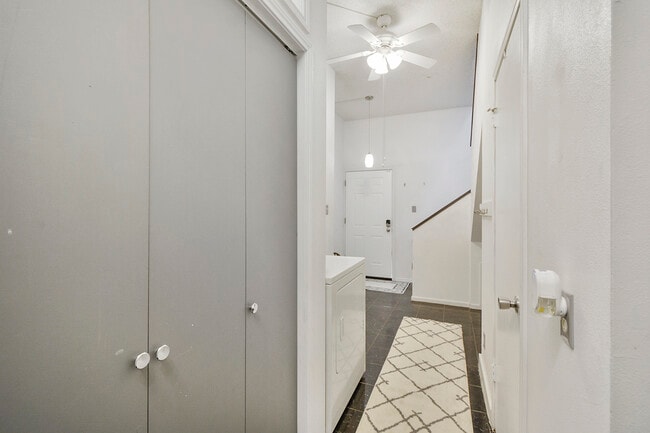 Foto del edificio - 7017 Jefferson Ridge Dr