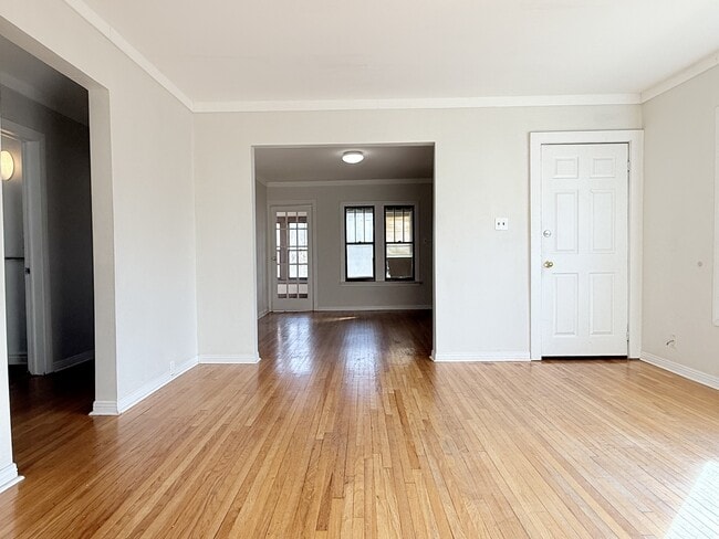 Building Photo - 106 Shepherd St E