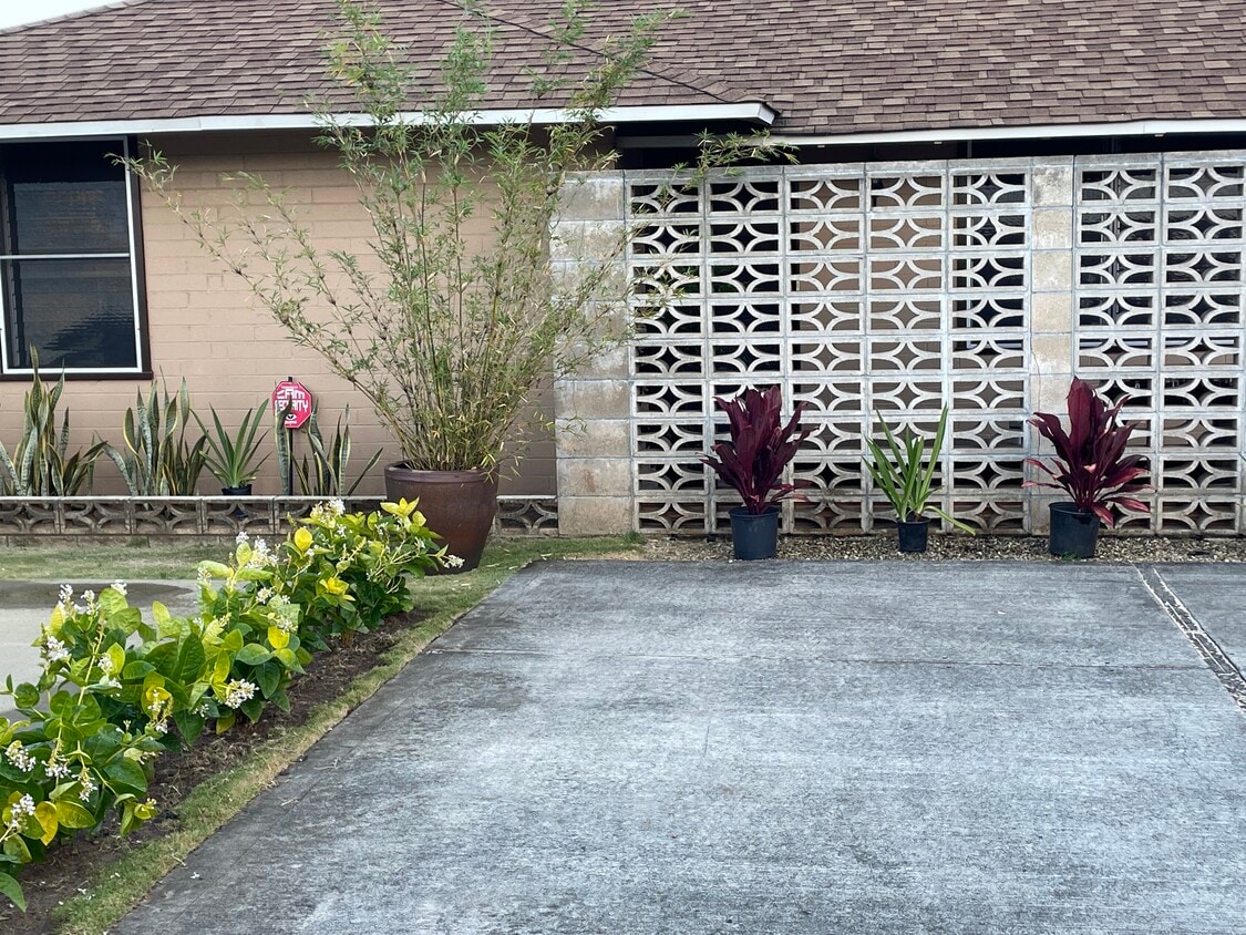 Primary Photo - 427 Olomana St