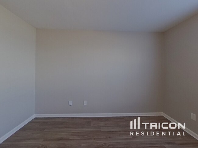 Building Photo - 1312 Crandon Dr