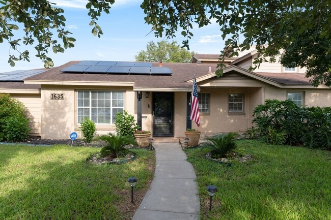 Foto del edificio - 1635 Sam Houston Dr