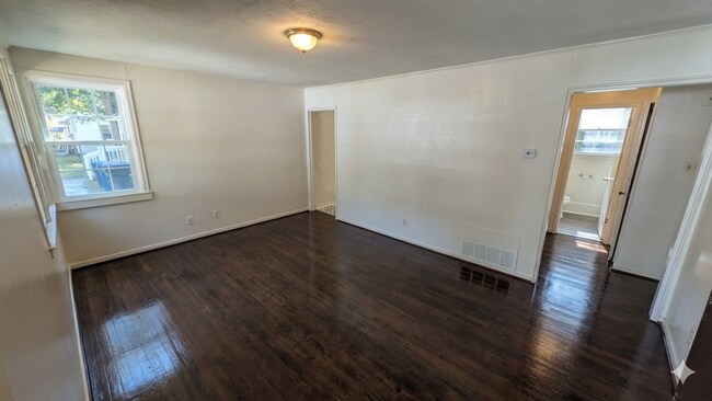 Foto del edificio - 803 Candlewood Dr