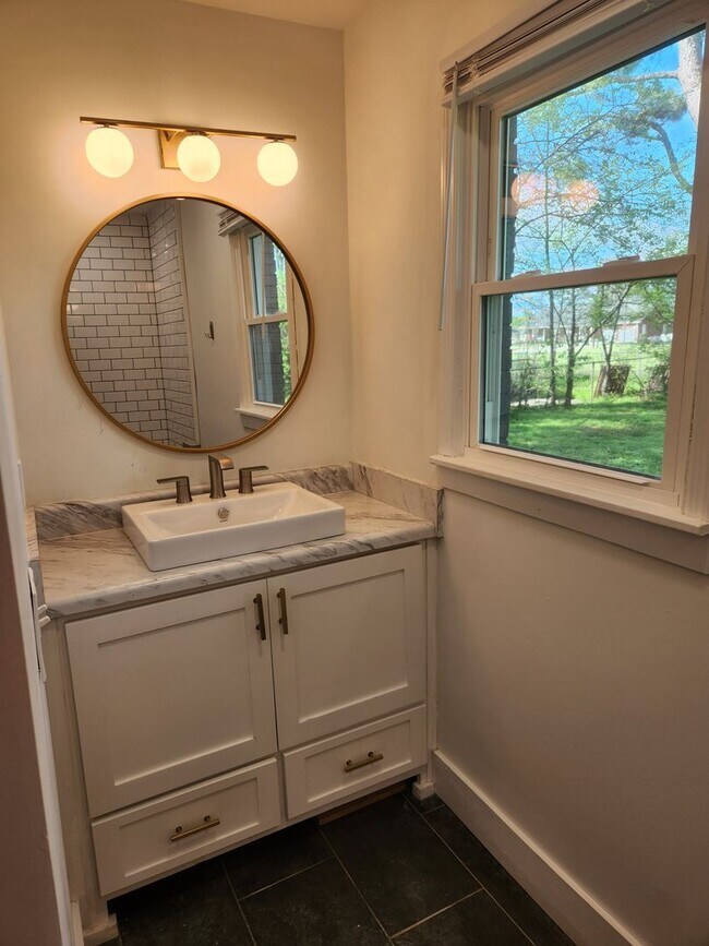 Building Photo - Newly renovated 3-bedroom/2-bathroom house!