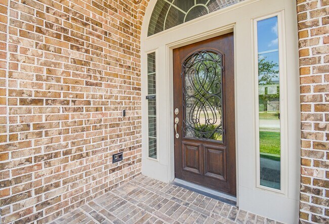 Building Photo - 28803 Davenport Dr
