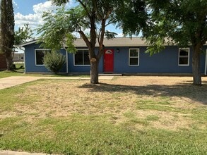 Building Photo - 1703 SE 13th St