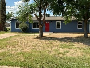 Building Photo - 1703 SE 13th St