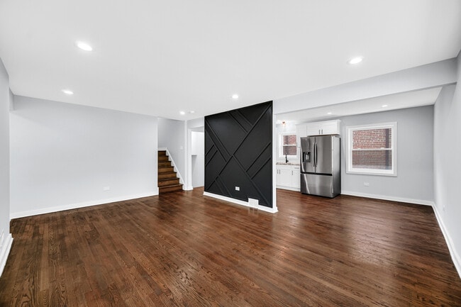 Building Photo - 15041 Irving Ave
