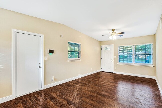 Building Photo - 224 Murry Dr