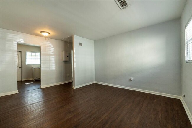 Foto del edificio - 560 Winton Terrace NE