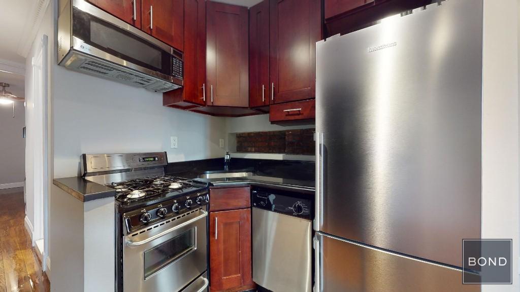 Building Photo - 722 Tenth Avenue