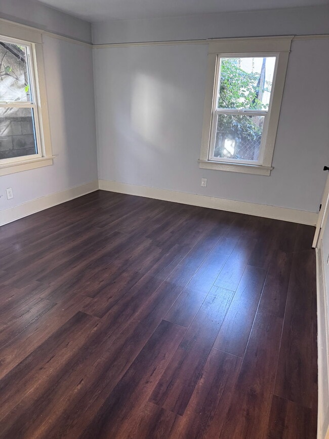 Building Photo - 174 W 43rd St