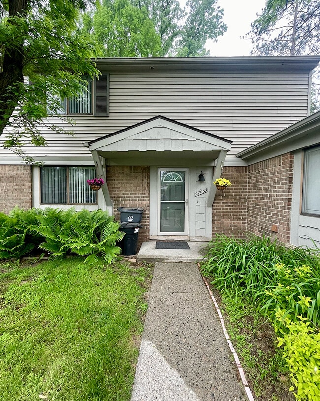 Building Photo - 27033 Farmbrook Villa Dr