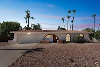 Building Photo - 4930 E Paradise Dr