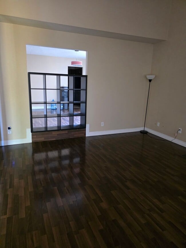 Building Photo - Beautiful 4 bed/ 3 bath POOL Home For Rent