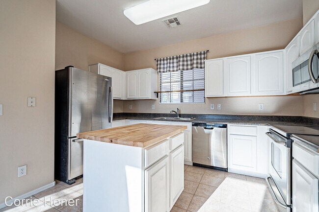 Building Photo - 2 br, 2.5 bath House - 1962 E Emily Ln