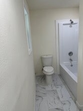 Building Photo - 2318 Kingsdale Dr