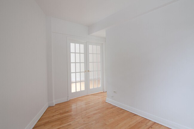 Photo du bâtiment - 10 Av. Rosemount