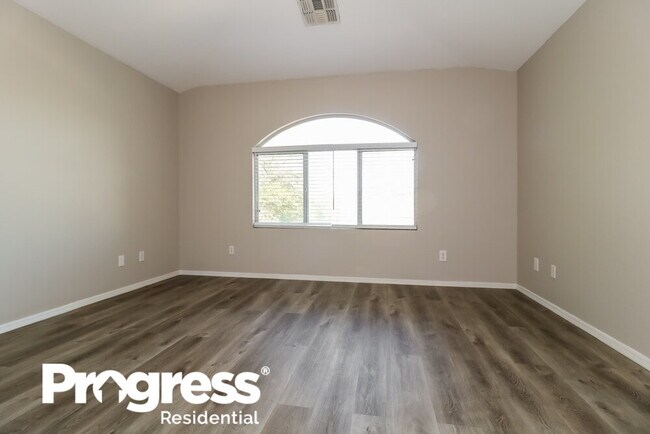 Building Photo - 3215 E Kristal Way