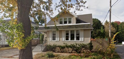 Building Photo - 1009 N Oneida St
