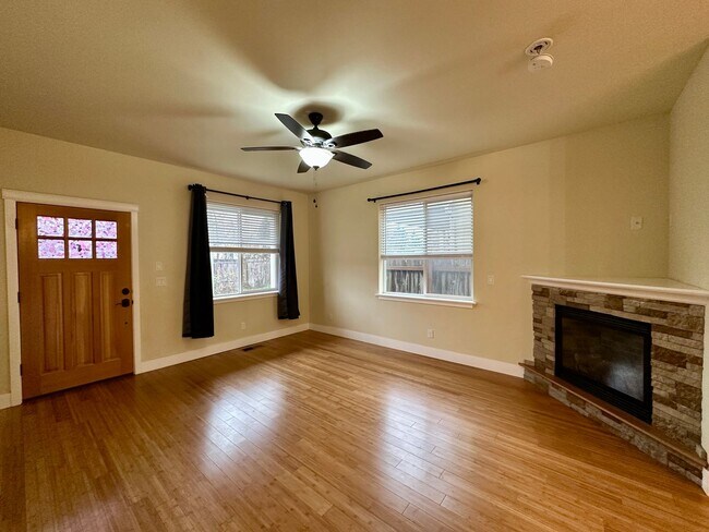 Foto del edificio - Well-Maintained Three Bedroom Home in North Salem