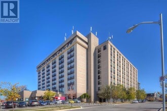 Building Photo - 2737 Keele St